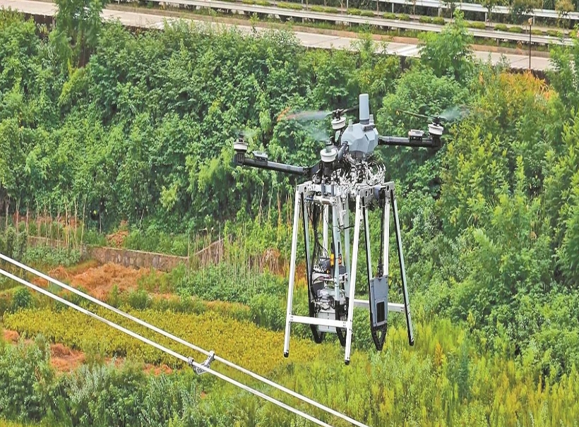 湖南送變電公司自主研發(fā)雙分裂導線間隔棒智能安裝無人機