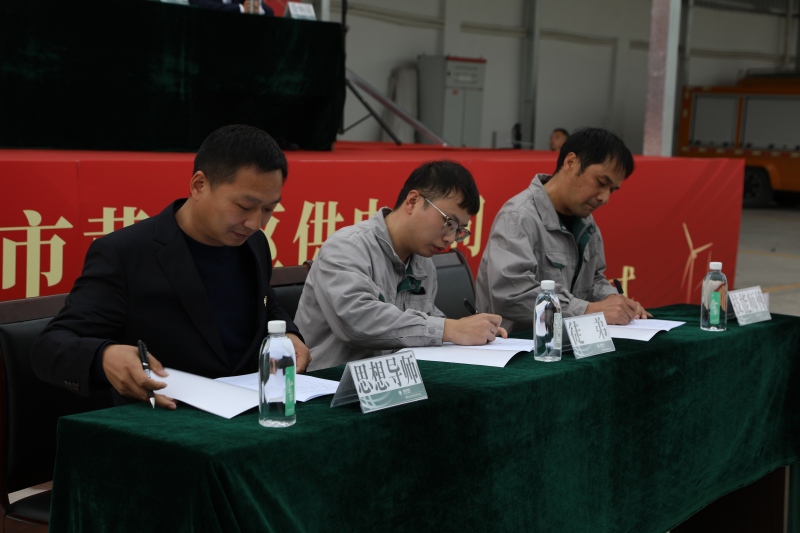 國網(wǎng)臺(tái)州市黃巖區(qū)供電公司：“雙師帶徒”啟新程 薪火相傳育尖兵